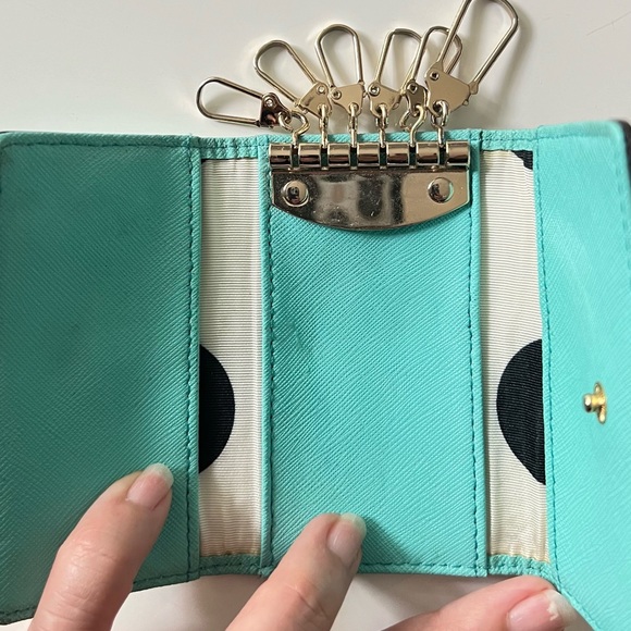 Like new. Kate Spade 6 key ring wallet. - Picture 2 of 5